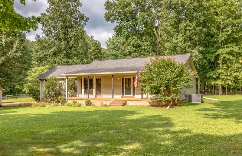 2807 Dick Farmer Rd, Cedar Hill, TN 37032