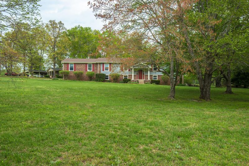 7102 Harding Dr, Fairview, TN 37062