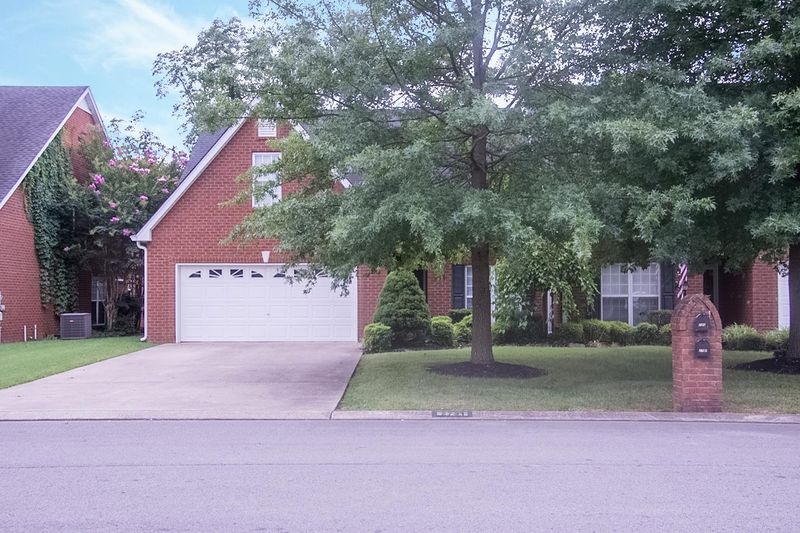 2731 Waywood Dr, Murfreesboro, TN 37128