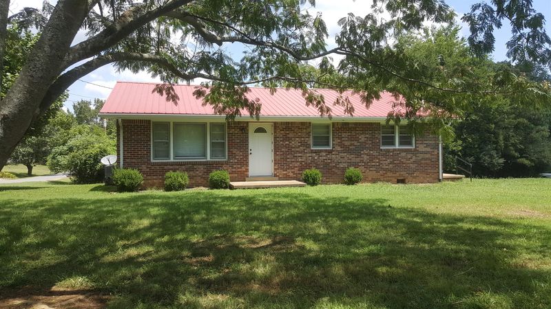 200 Spring St, Vanleer, TN 37181
