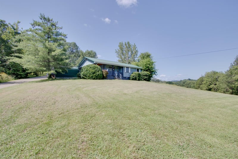 42 Martin Hollow Rd, Pleasant Shade, TN 37145