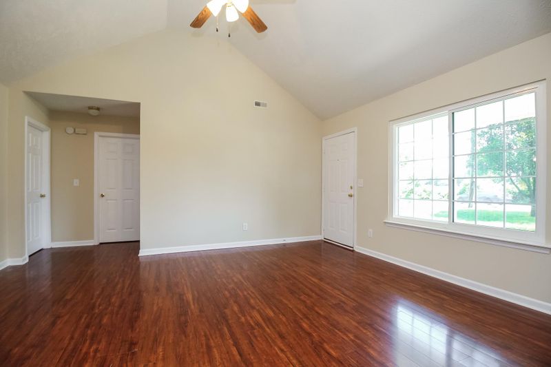 208 Royal Garden Dr, Murfreesboro, TN 37130