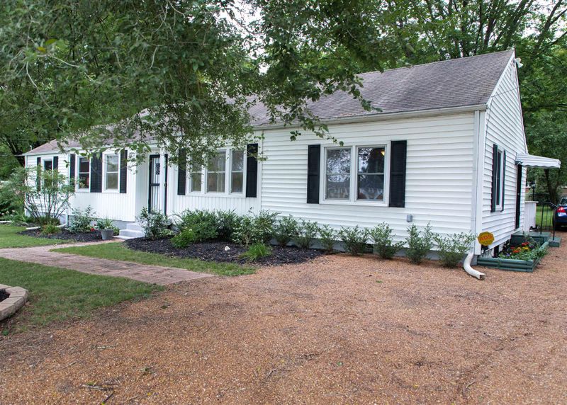 25 E Thompson Ln, Nashville, TN 37211