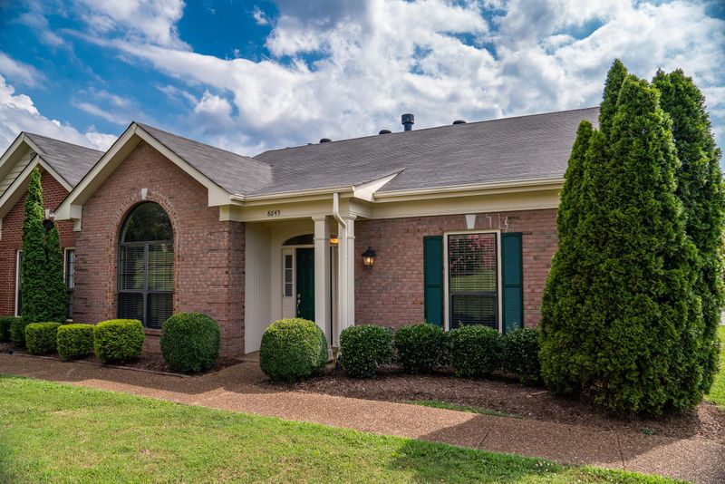 8645 Sawyer Brown Rd, Nashville, TN 37221