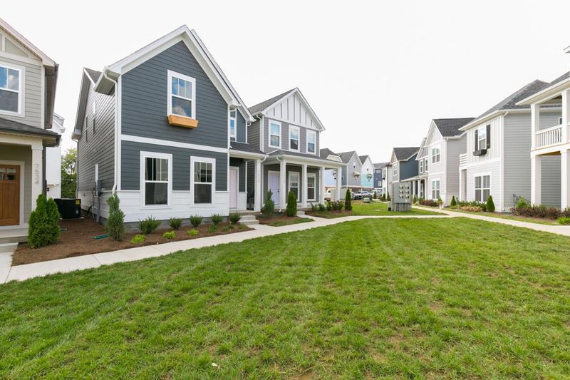 323 Lakeside Park Dr, Hendersonville, TN 37075