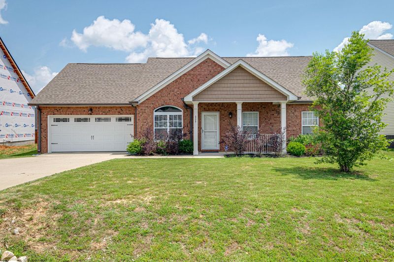 608 Whirlaway Dr, Burns, TN 37029