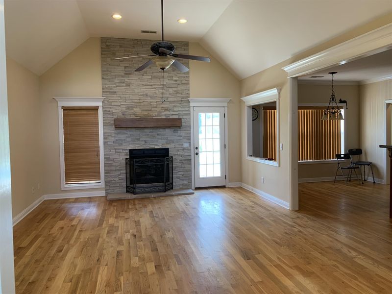 1110 Sweetspire Dr, Murfreesboro, TN 37128
