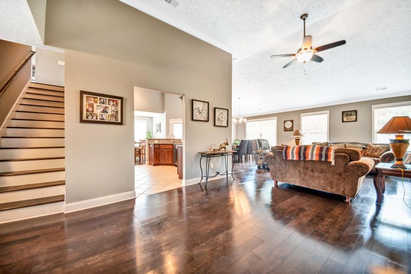 413 Golf Club Ln, Springfield, TN 37172