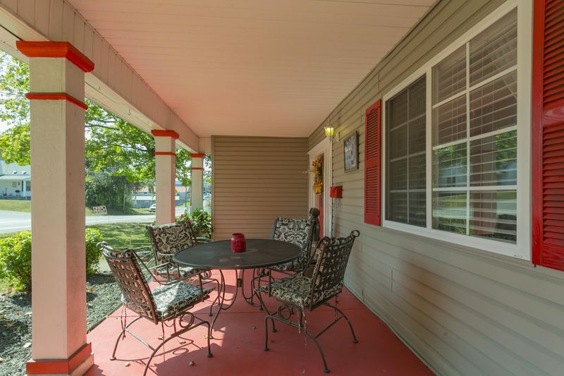 400 N Main St, Dickson, TN 37055