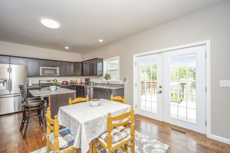 207 Gill Rd, White Bluff, TN 37187