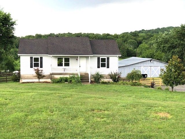 869 Chicken Rd, Lebanon, TN 37090
