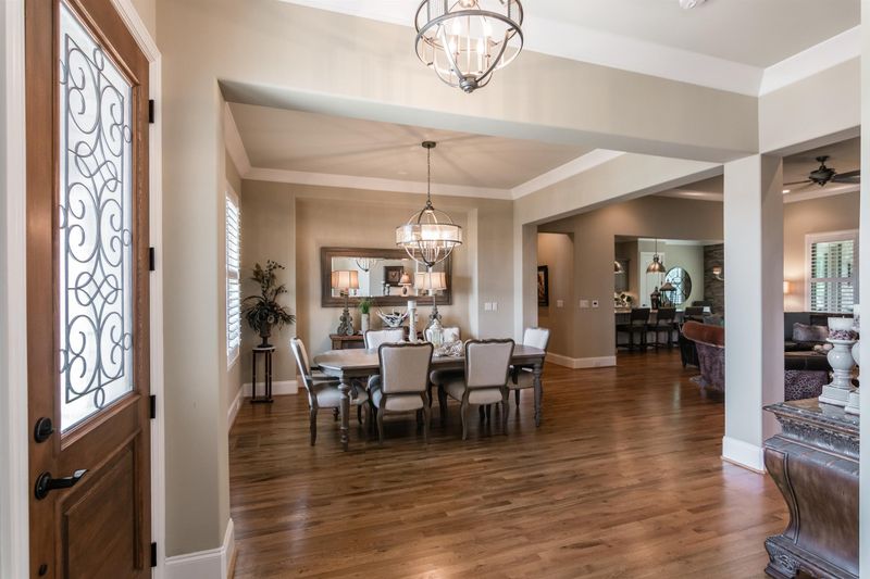 325 Holcombe Ln, Franklin, TN 37064