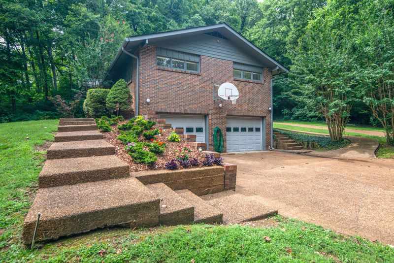 5911 E Ashland Dr E, Nashville, TN 37215