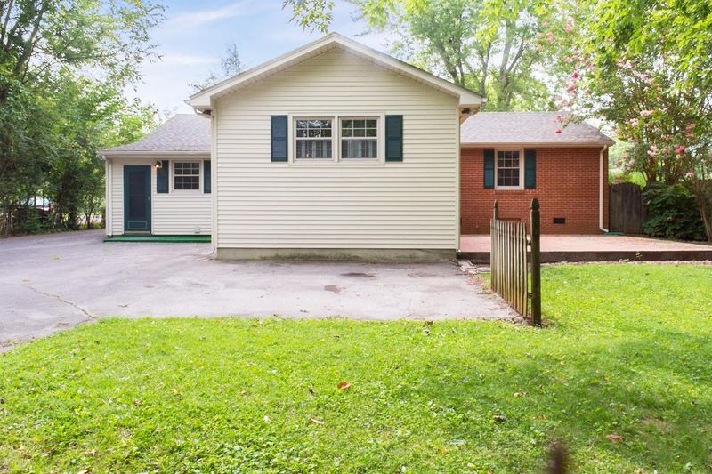 1715 Clydeway Dr, Murfreesboro, TN 37130
