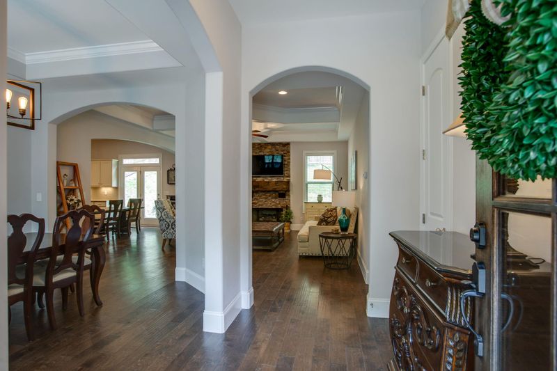7213 Natchez Pointe Dr, Nashville, TN 37221