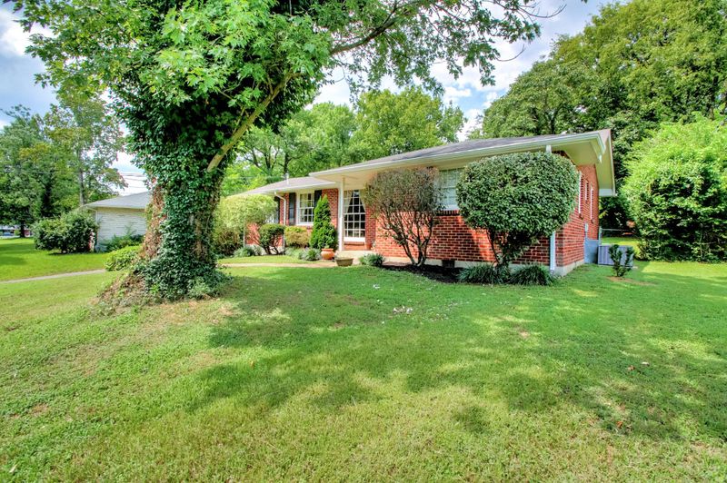 576 Whispering Hills Dr, Nashville, TN 37211