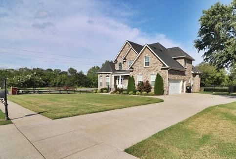 1003 Kingman Ave, Murfreesboro, TN 37129