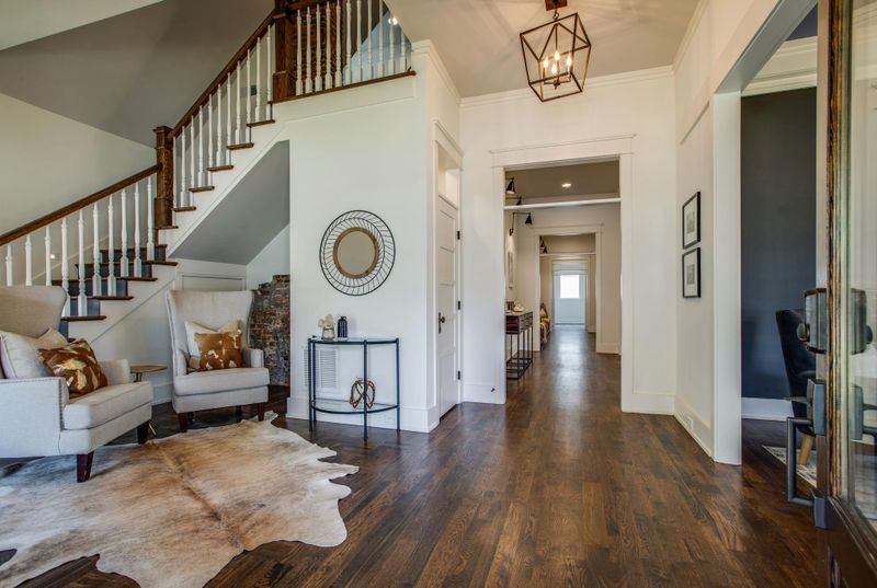 1013 Paris, Nashville, TN 37204