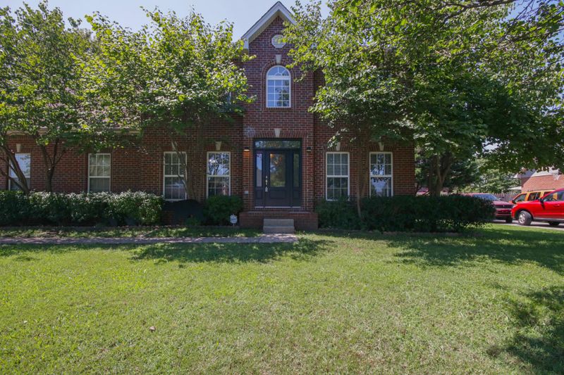 1718 Benjamin Dr, Murfreesboro, TN 37128