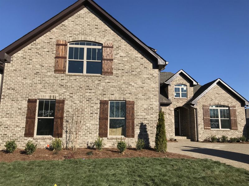 207 Lotus Ct, Hendersonville, TN 37075