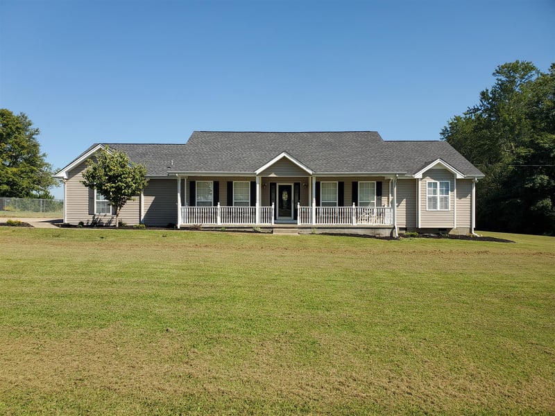 671 Davidson Rd N, Bon Aqua, TN 37025