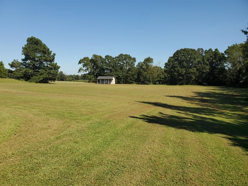 671 Davidson Rd N, Bon Aqua, TN 37025