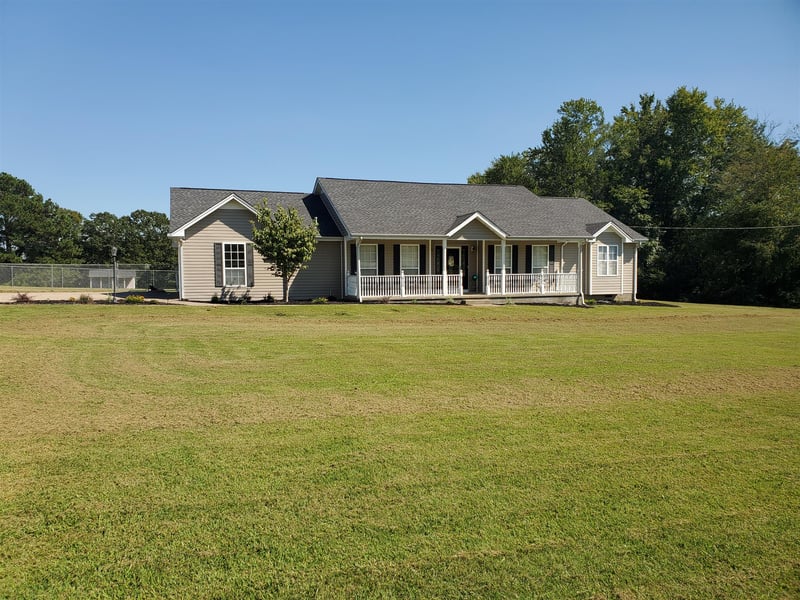 671 Davidson Rd N, Bon Aqua, TN 37025