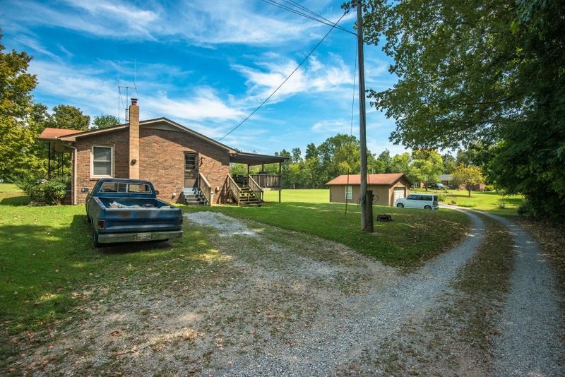 2829 Highway 47 N, White Bluff, TN 37187