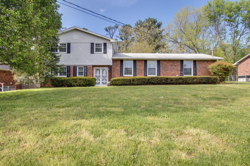 513 Des Moines Dr, Hermitage, TN 37076