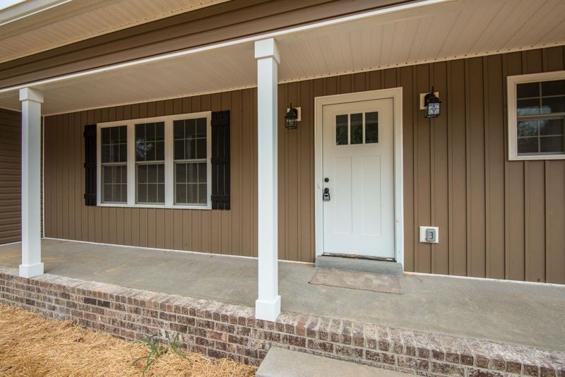 1113 Johnson St, Burns, TN 37029