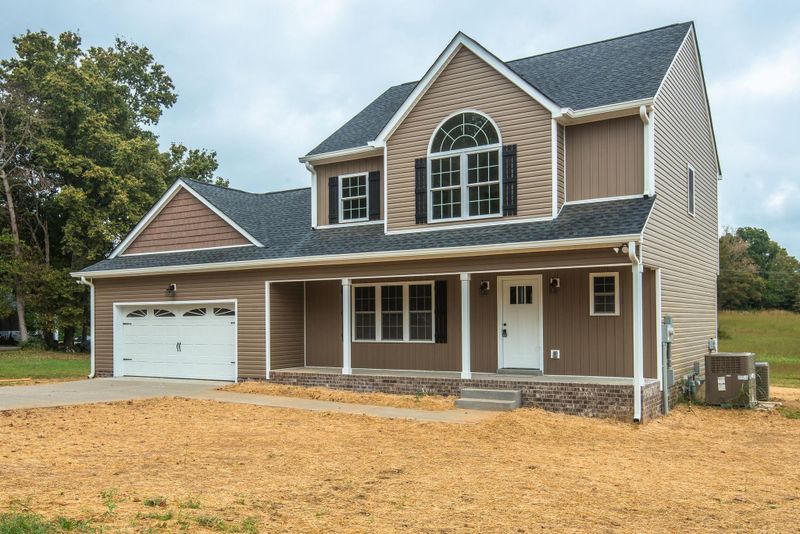 1113 Johnson St, Burns, TN 37029