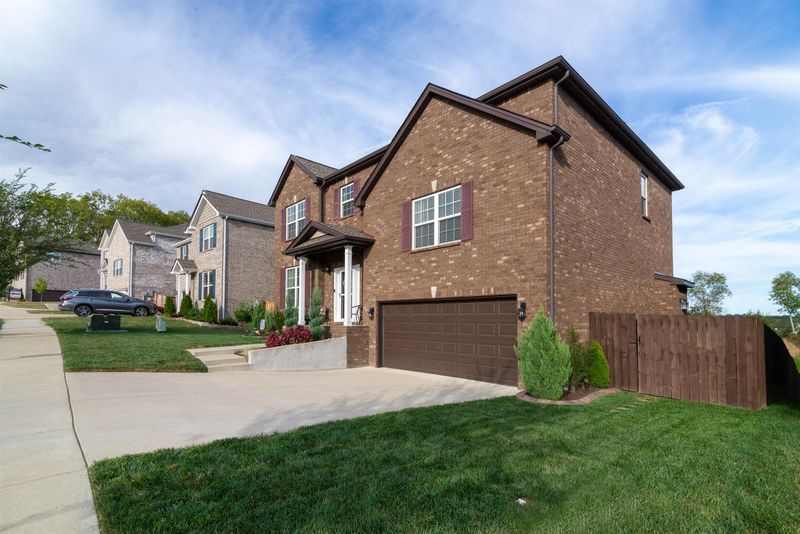 8024 Brockman Ln, Nashville, TN 37211