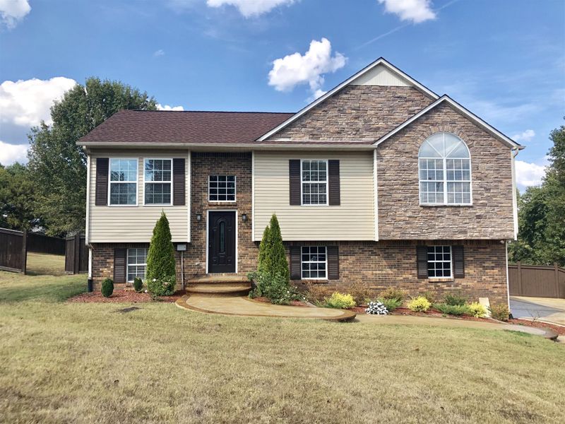 413 Lake Cir, Columbia, TN 38401