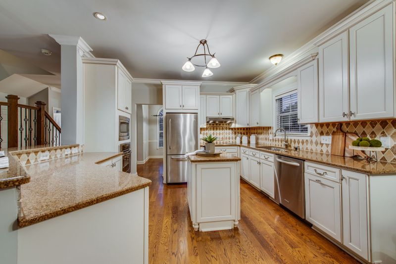 324 Dandridge Dr, Franklin, TN 37067