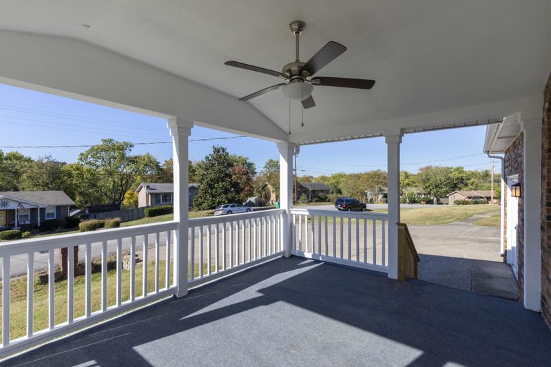 107 S Valley Rd, Hendersonville, TN 37075