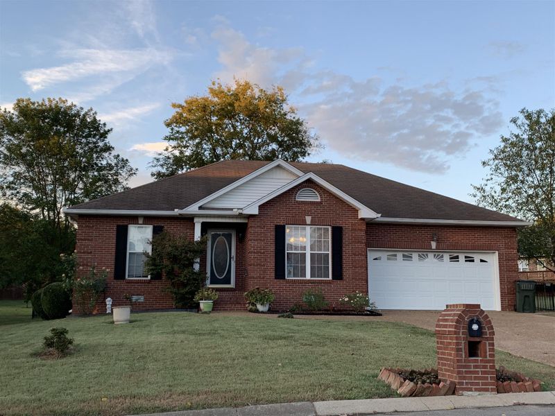 1108 Thunder Rd, Gallatin, TN 37066