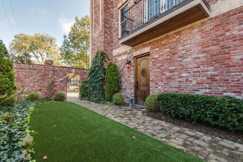 111 West End Close, Nashville, TN 37205