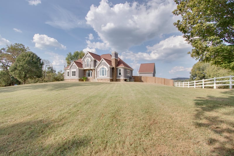 108 Roman Chapel Ln, Gordonsville, TN 38563