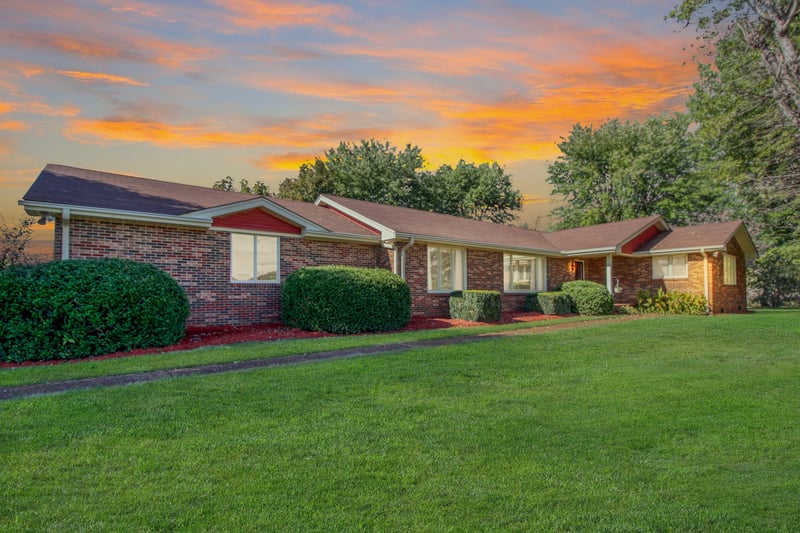 5210 E Robertson Rd, Cross Plains, TN 37049