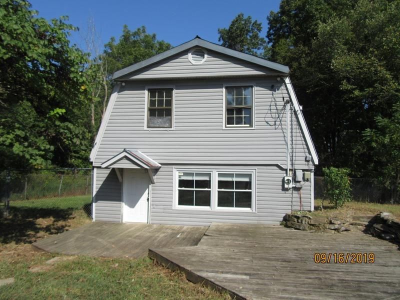 1090 Charlie Read Rd, Chapmansboro, TN 37035