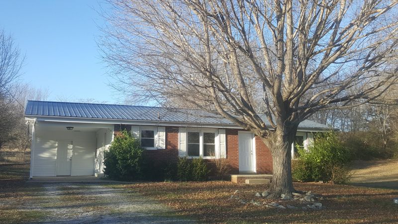1020 Evans Rd, Burns, TN 37029