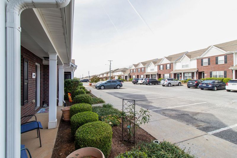 4049 George Buchanan Dr, La Vergne, TN 37086