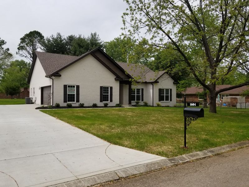 1604 Redbud Dr, Murfreesboro, TN 37129