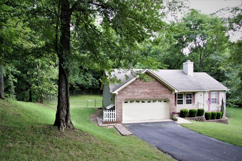101 Walnut Dr, Columbia, TN 38401