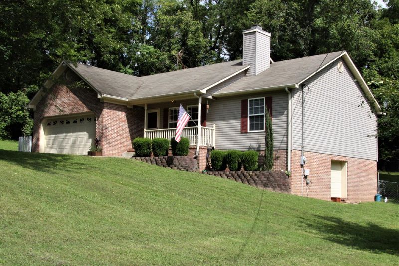 101 Walnut Dr, Columbia, TN 38401