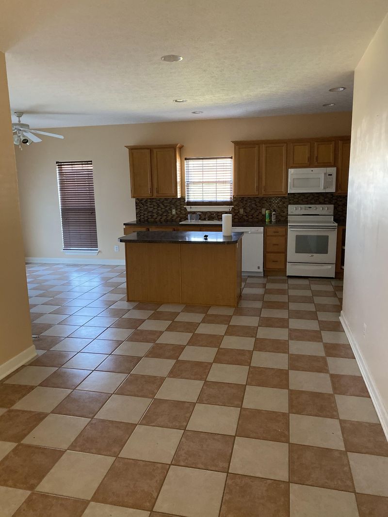 1711 Arrow Head Dr, Lebanon, TN 37087