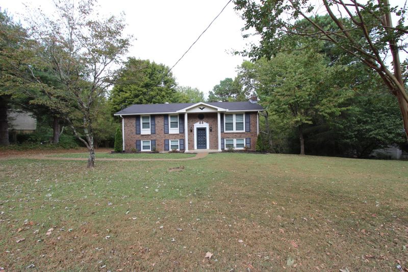 409 Highland Dr, Old Hickory, TN 37138