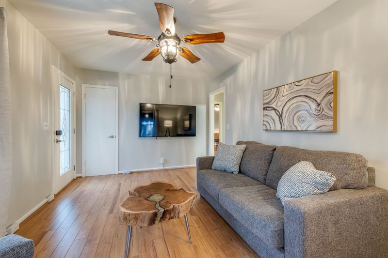 917 S 13th Ct S, Nashville, TN 37206