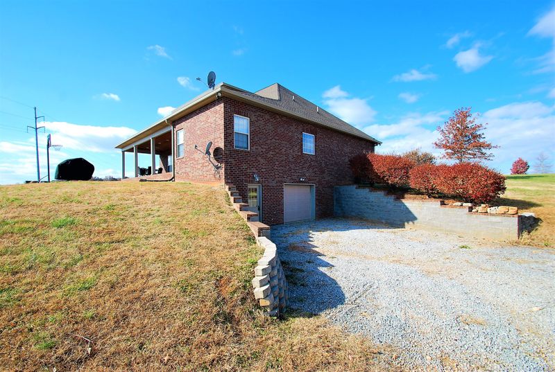 1056 Robert Elder Ct, Cedar Hill, TN 37032