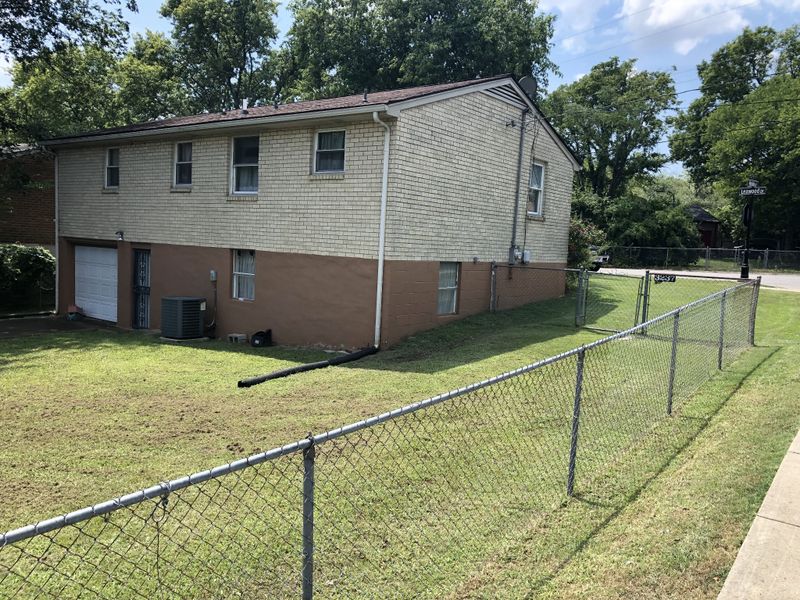 3237 Hinkle Dr, Nashville, TN 37218